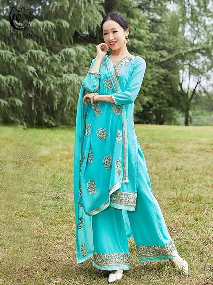 Woman’s Indian Sari Costume - Image 2
